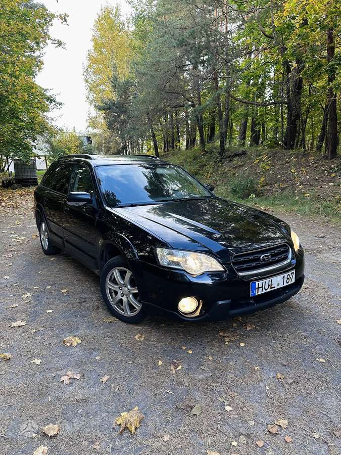 Subaru Outback 2004 — вигляд ззаду