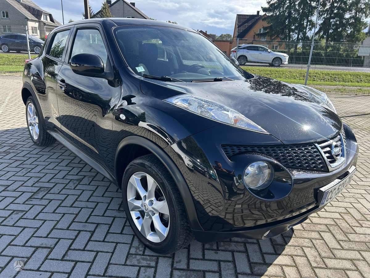 Nissan Juke 2012 — rear view