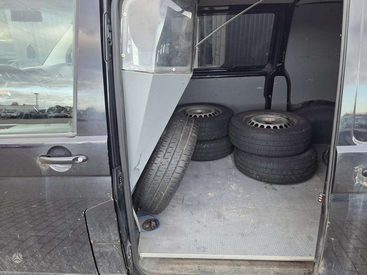 Volkswagen Transporter 2011 — photo 10