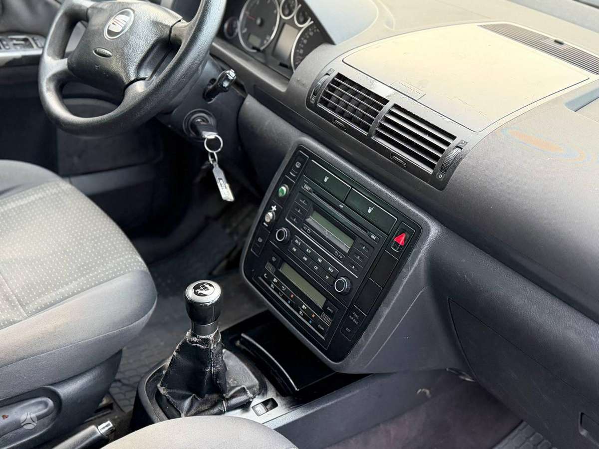 Seat Alhambra 2006 — photo 17