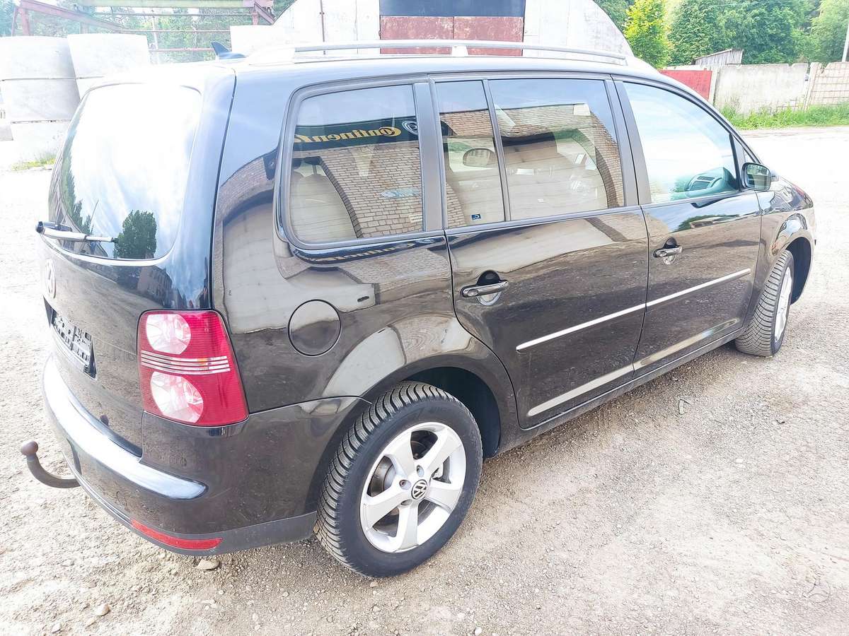 Volkswagen Touran 2009 — photo 10