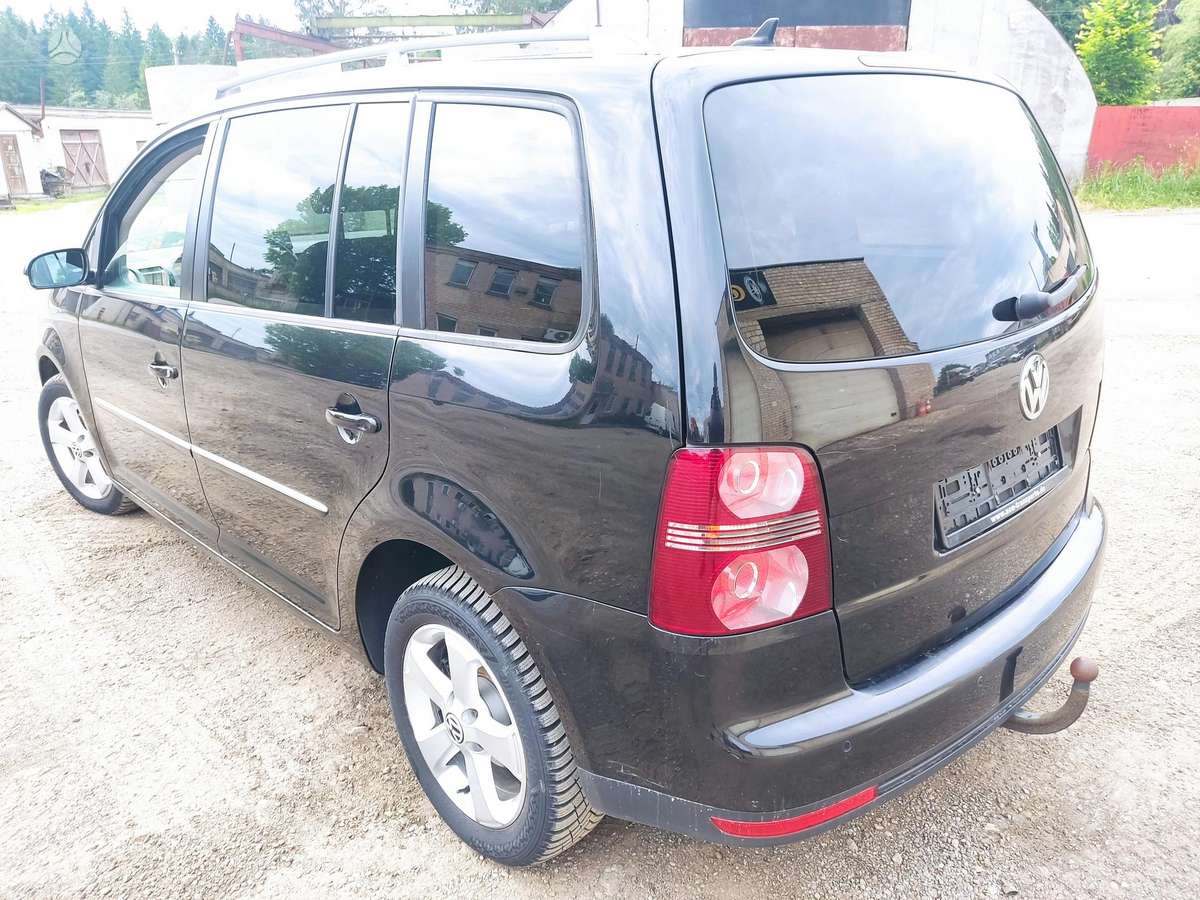 Volkswagen Touran 2009 — photo 15