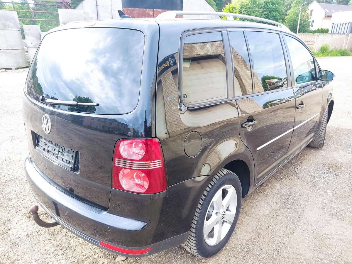 Volkswagen Touran 2009 — photo 16