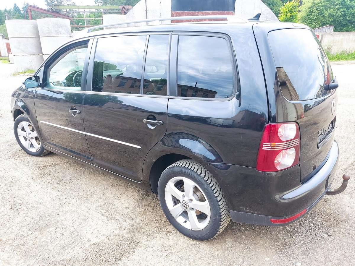 Volkswagen Touran 2009 — photo 17