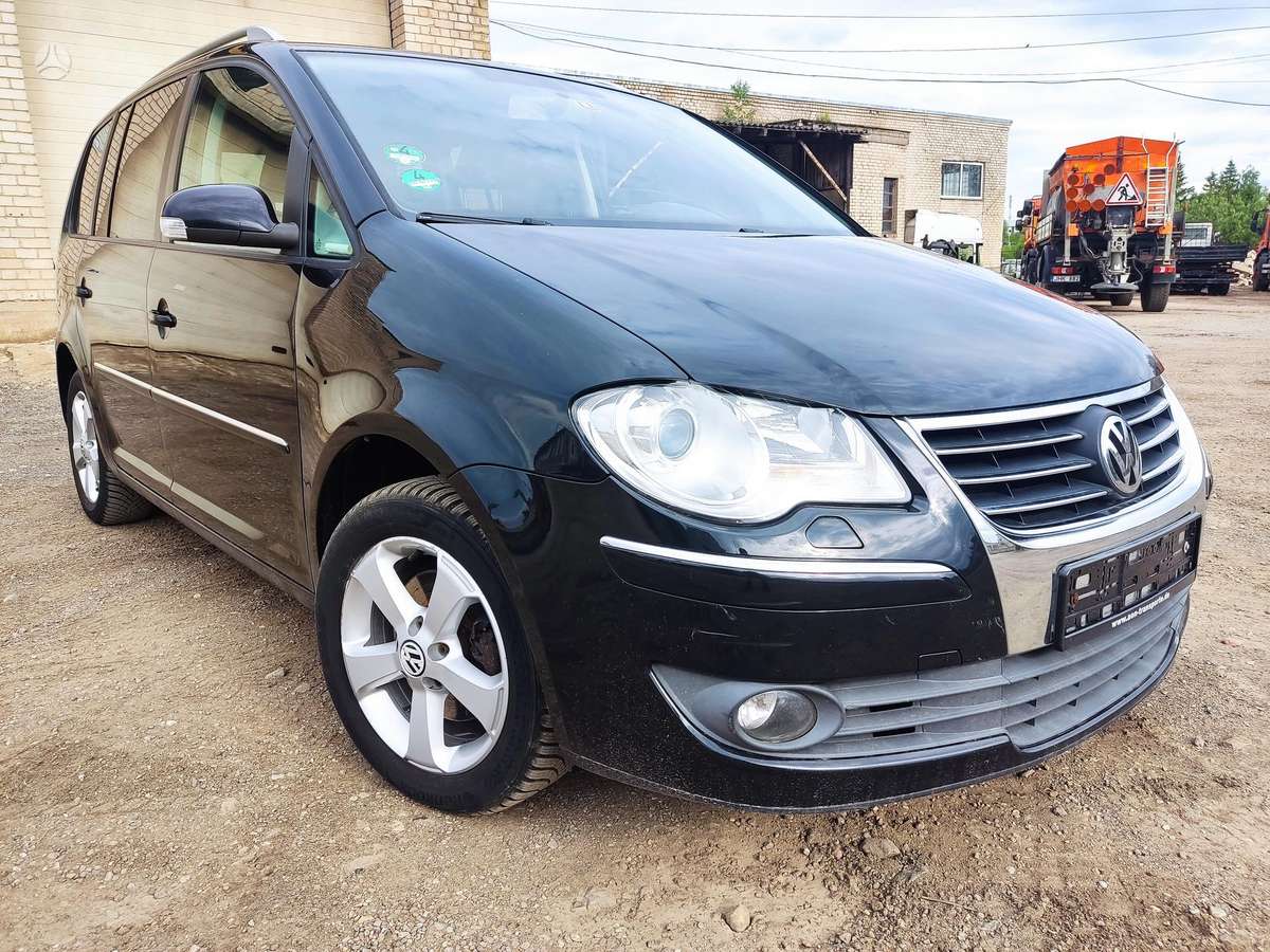 Volkswagen Touran 2009 — photo 19