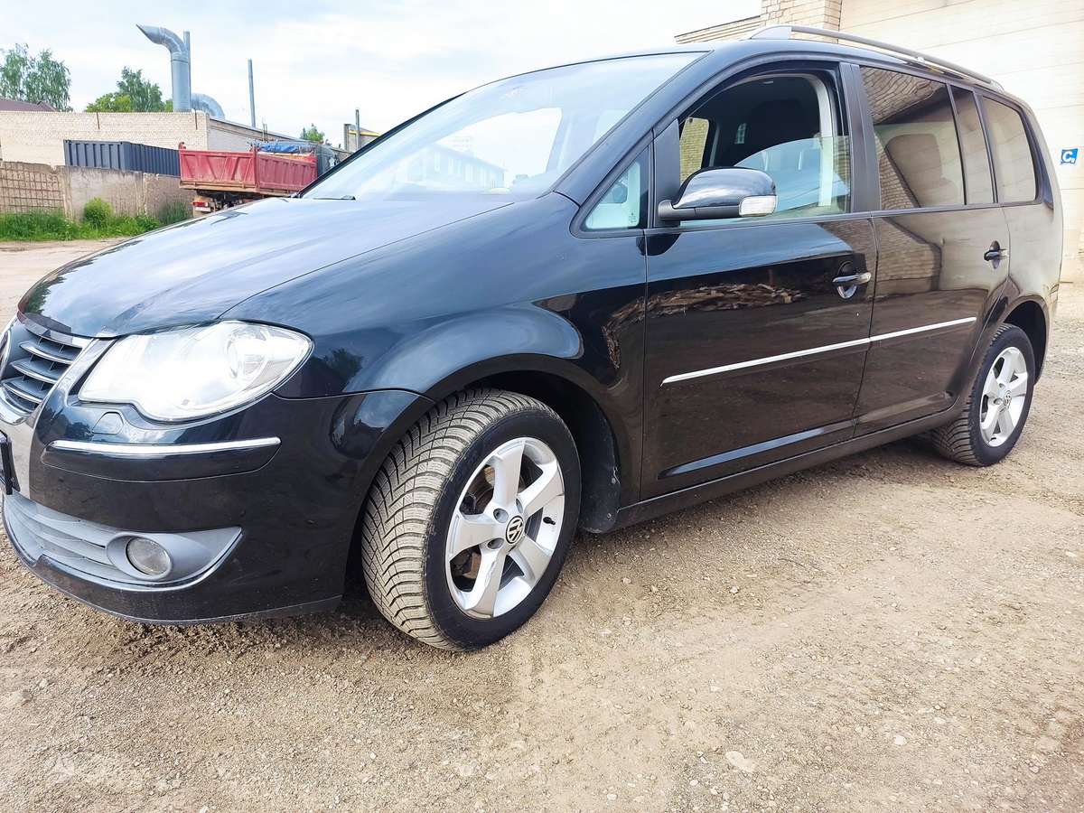 Volkswagen Touran 2009 — photo 21