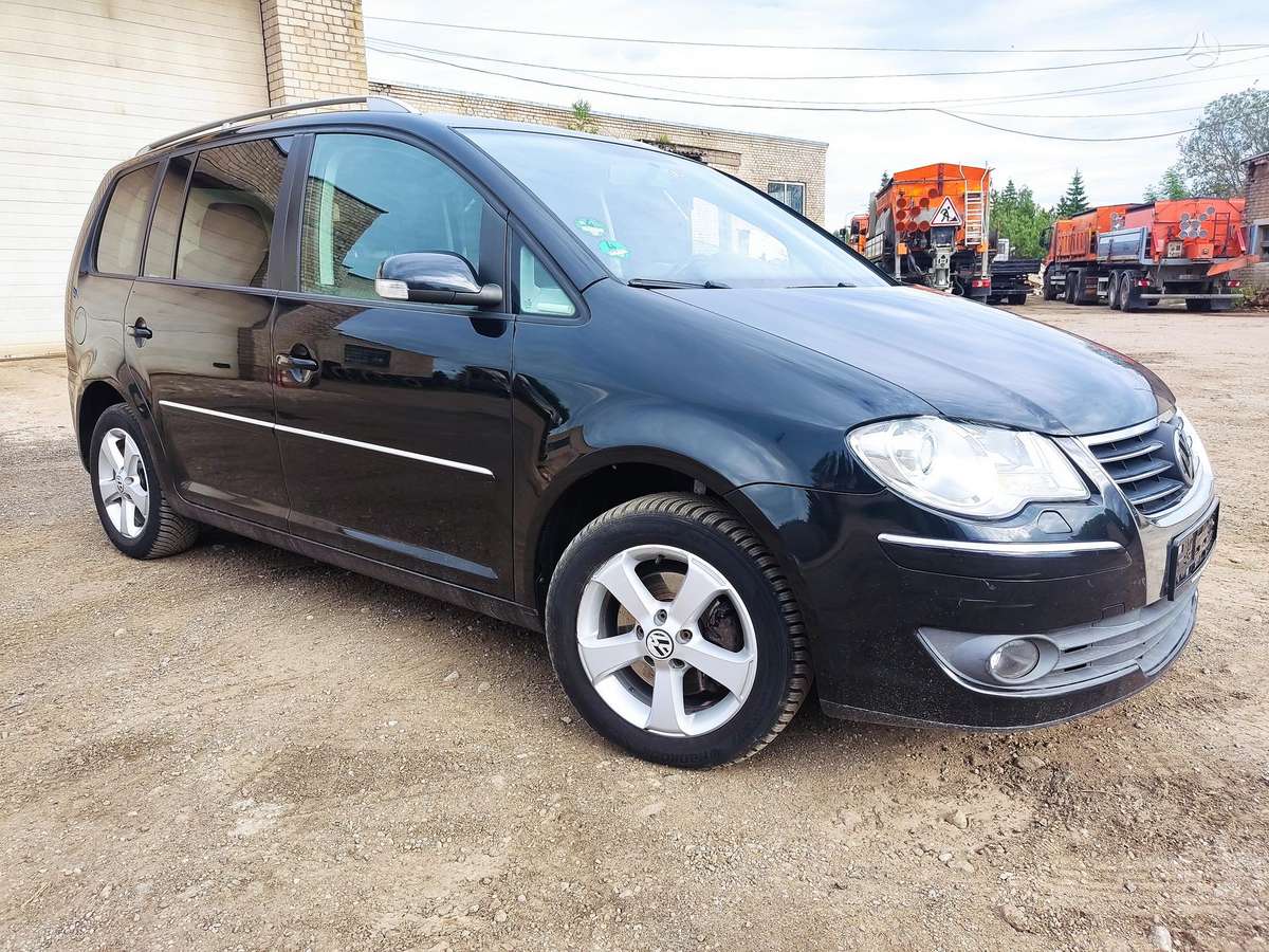 Volkswagen Touran 2009 — photo 22