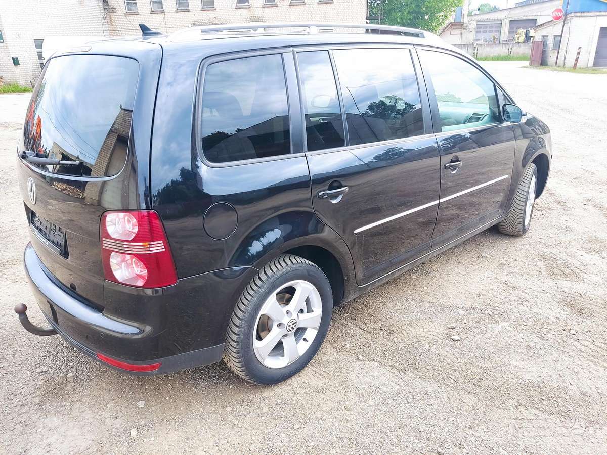 Volkswagen Touran 2009 — photo 23