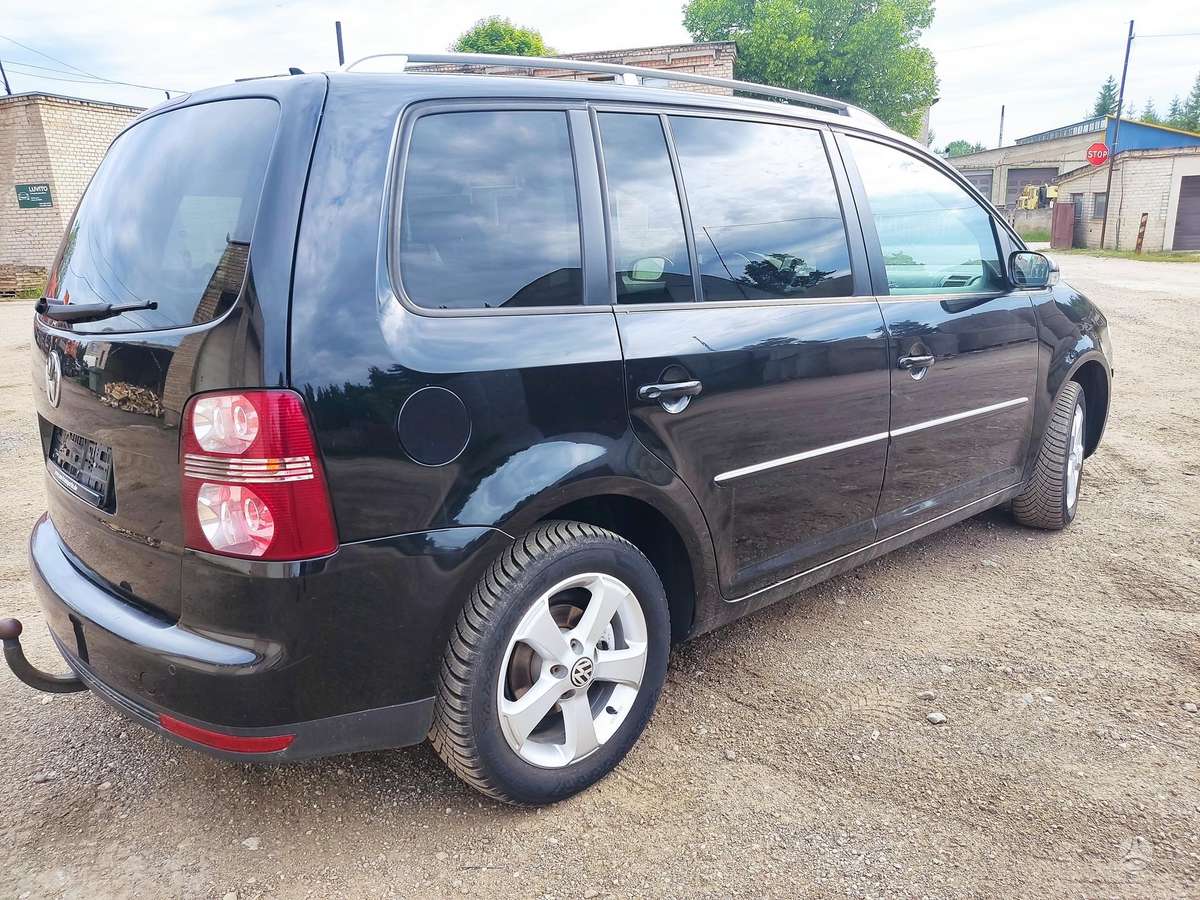 Volkswagen Touran 2009 — photo 26
