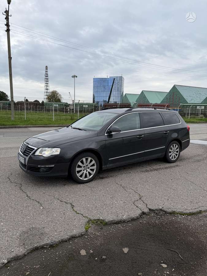 Volkswagen Passat 2006 — rear view