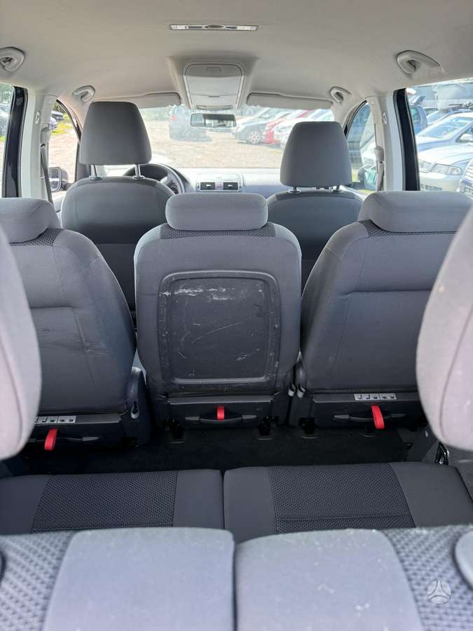 Volkswagen Touran 2012 — photo 10