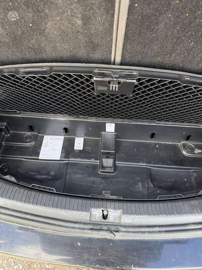 Volkswagen Touran 2012 — photo 11