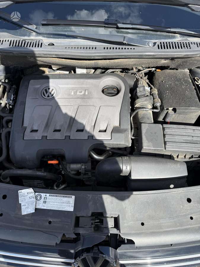Volkswagen Touran 2012 — photo 12