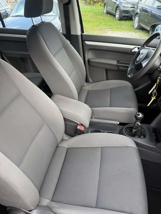 Volkswagen Touran 2012 — photo 14