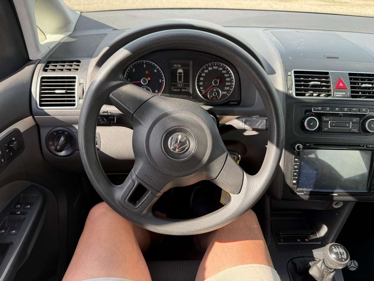 Volkswagen Touran 2012 — photo 16