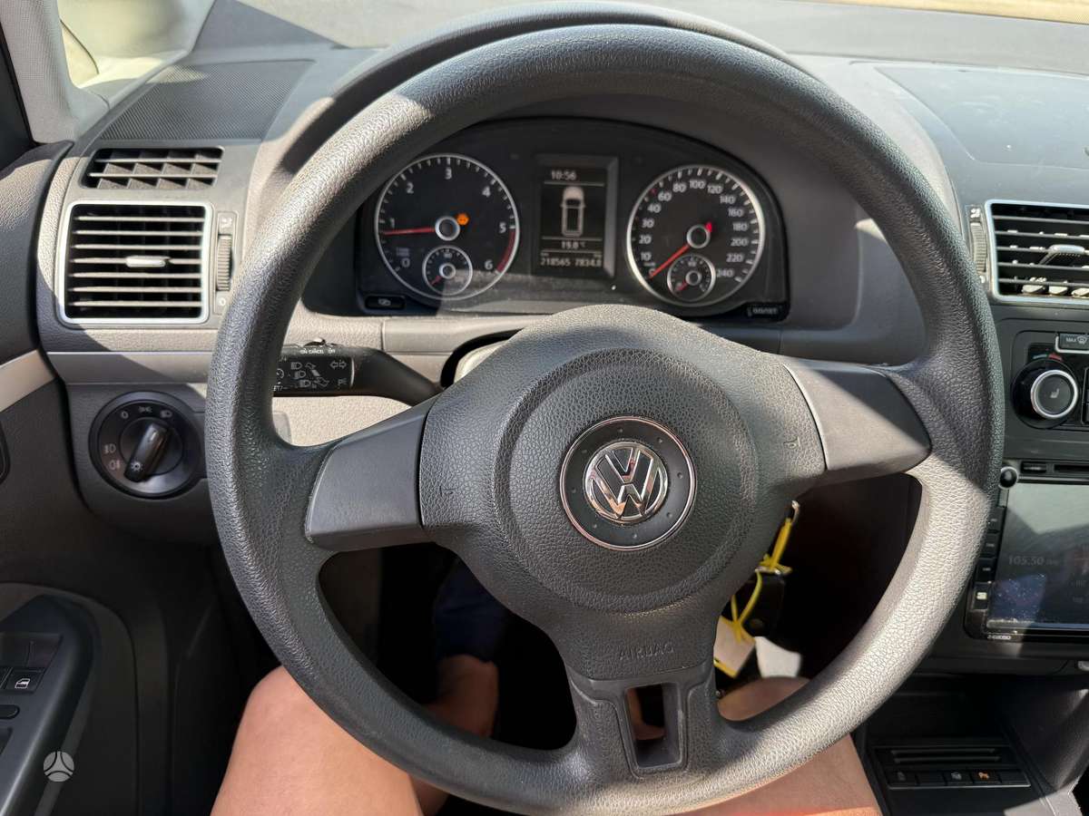 Volkswagen Touran 2012 — photo 17