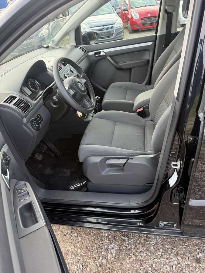 Volkswagen Touran 2012 — photo 17