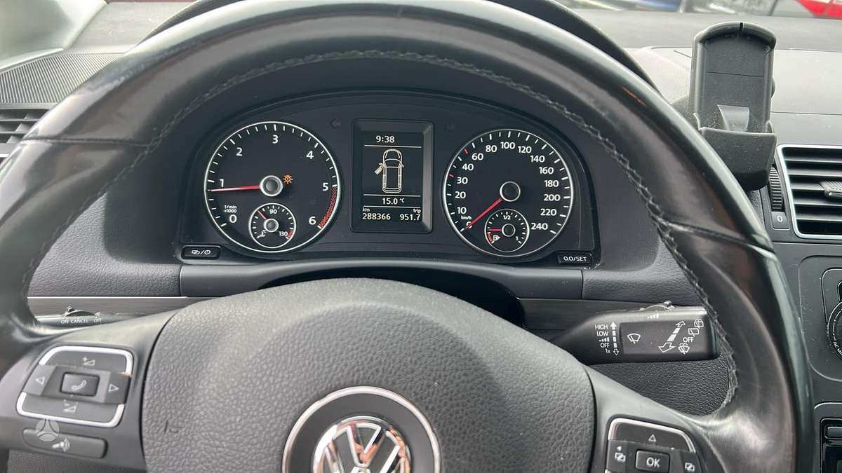 Volkswagen Touran 2012 — photo 19