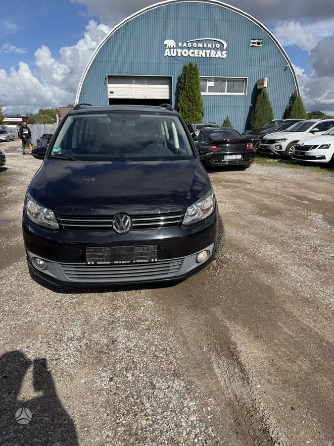 Volkswagen Touran 2012 — rear view