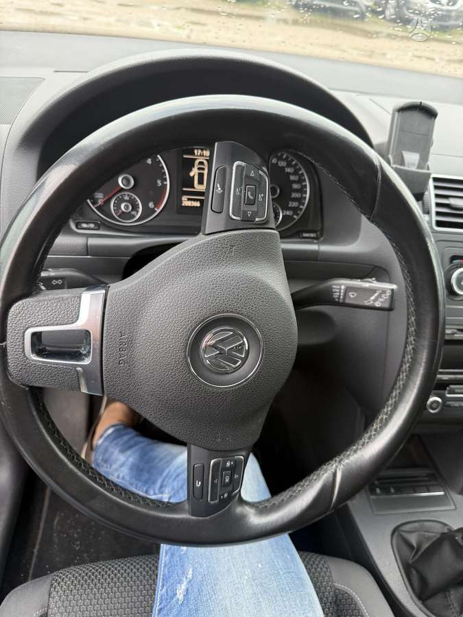 Volkswagen Touran 2012 — photo 22