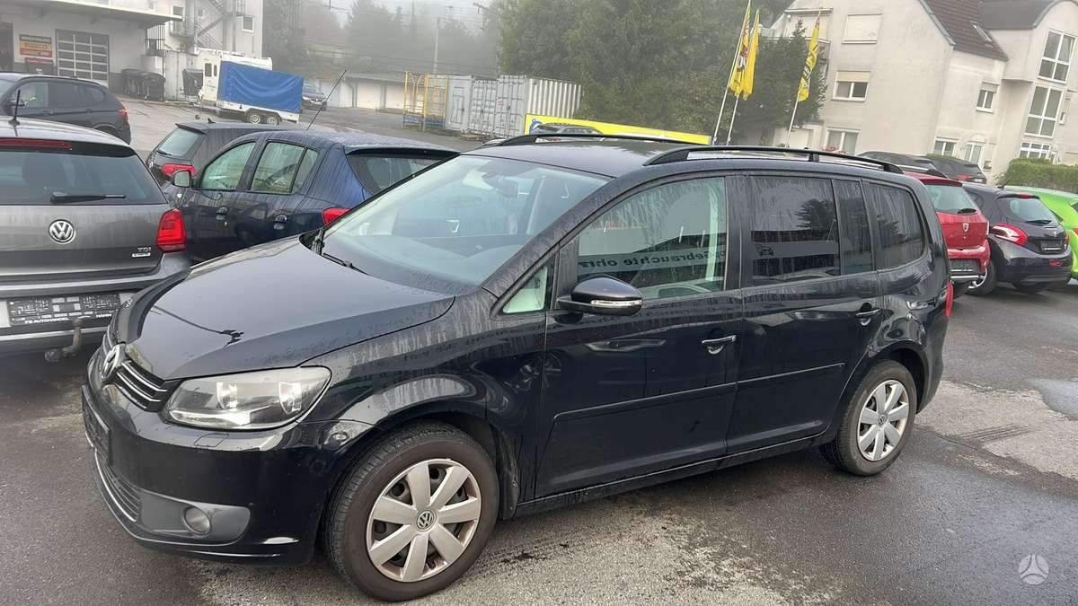 Volkswagen Touran 2012 — interior