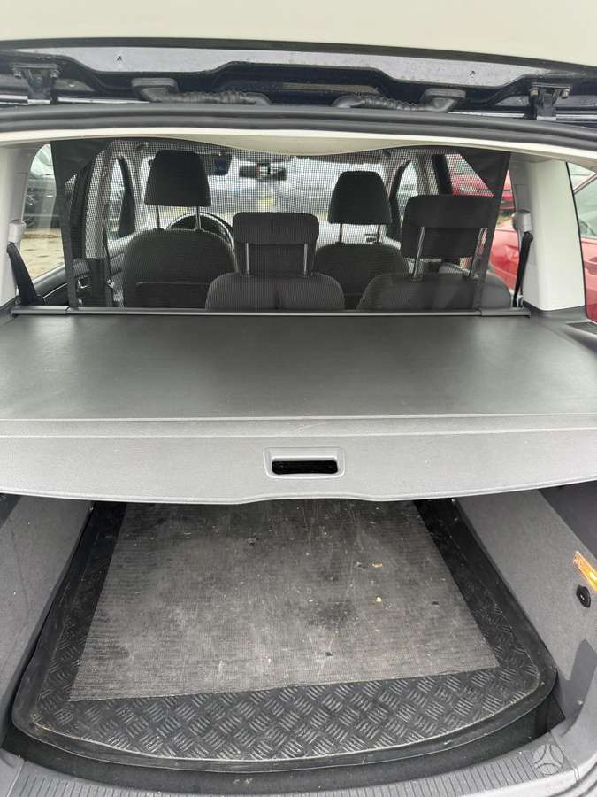 Volkswagen Touran 2012 — photo 30