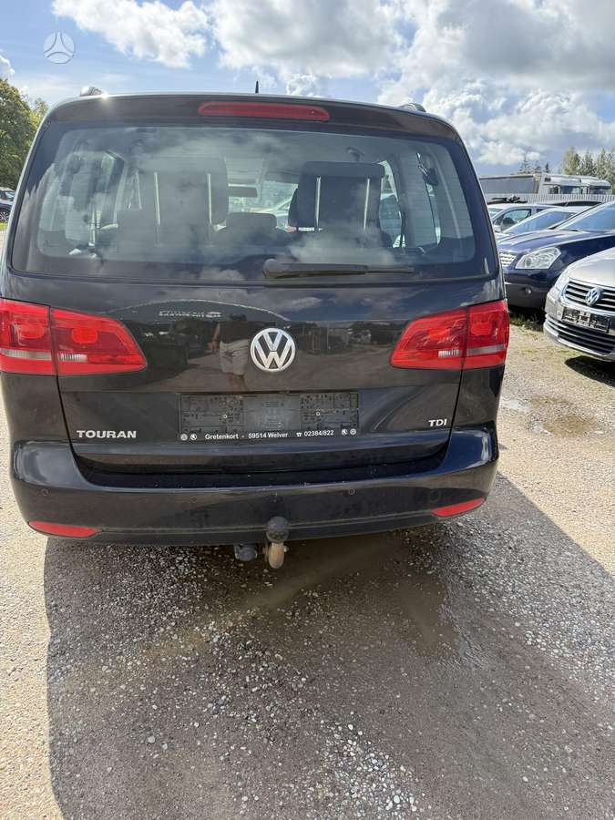 Volkswagen Touran 2012 — engine 1600 cm³, 110 HP (81kW)