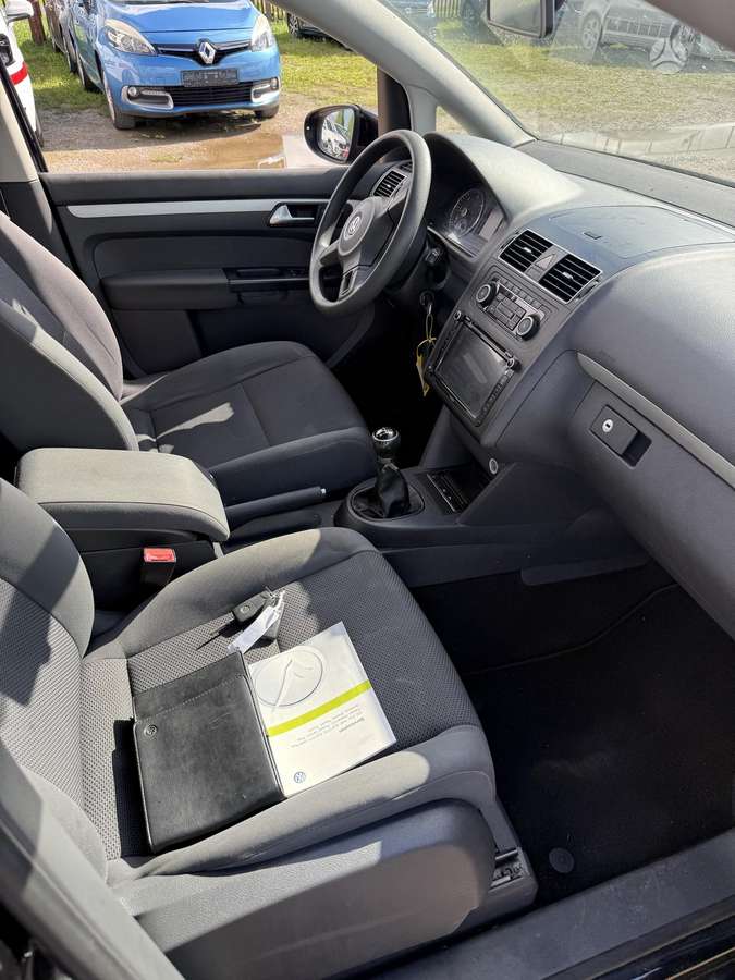 Volkswagen Touran 2012 — photo 8