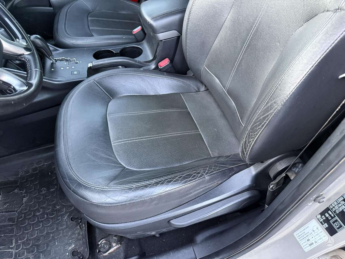 Hyundai ix35 2011 — photo 10