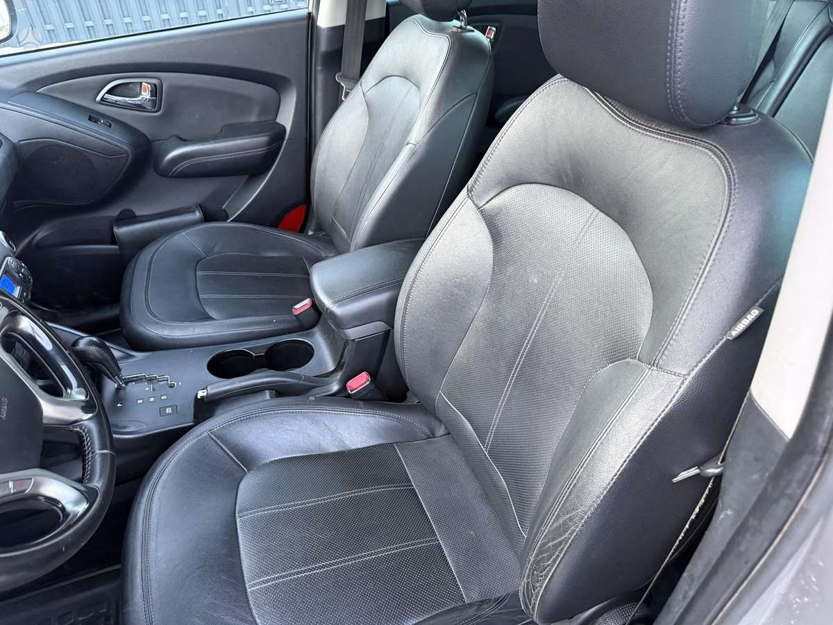 Hyundai ix35 2011 — photo 11