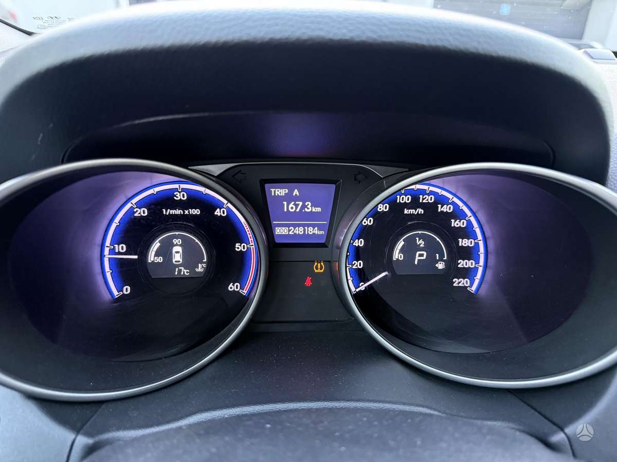 Hyundai ix35 2011 — photo 13