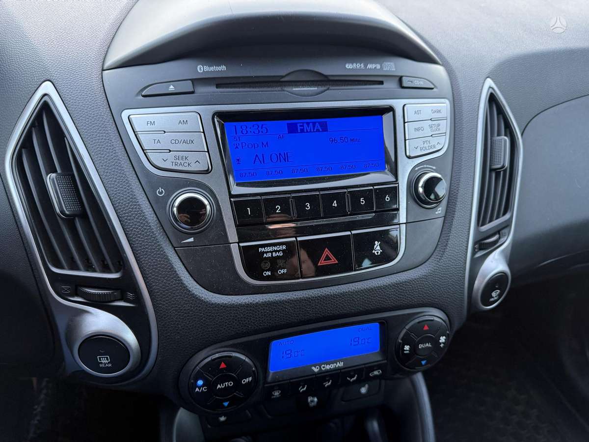 Hyundai ix35 2011 — photo 15