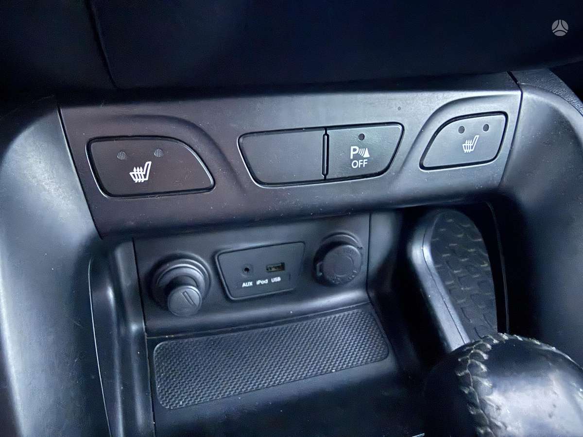 Hyundai ix35 2011 — photo 16