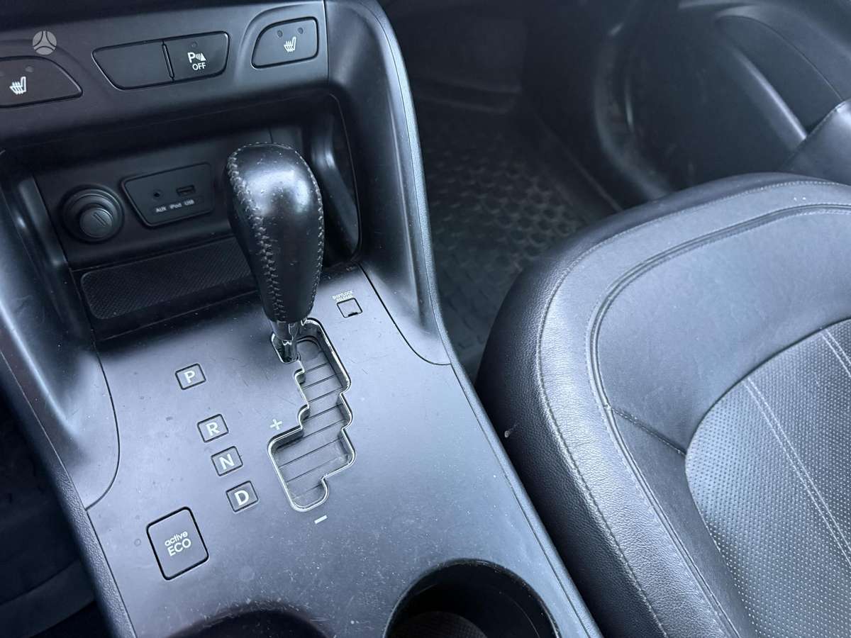 Hyundai ix35 2011 — photo 17
