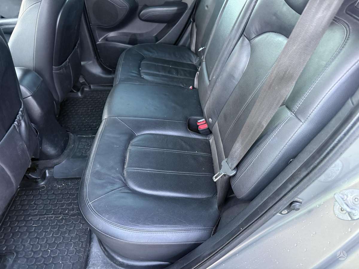 Hyundai ix35 2011 — photo 19