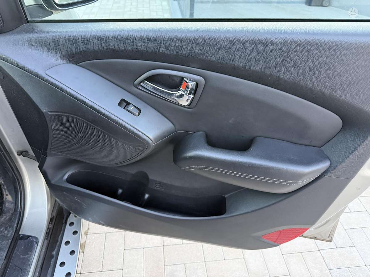 Hyundai ix35 2011 — photo 20