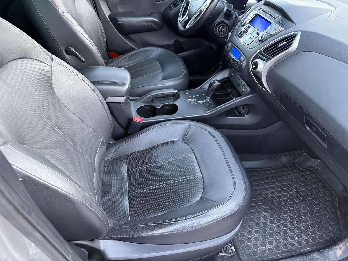 Hyundai ix35 2011 — photo 21