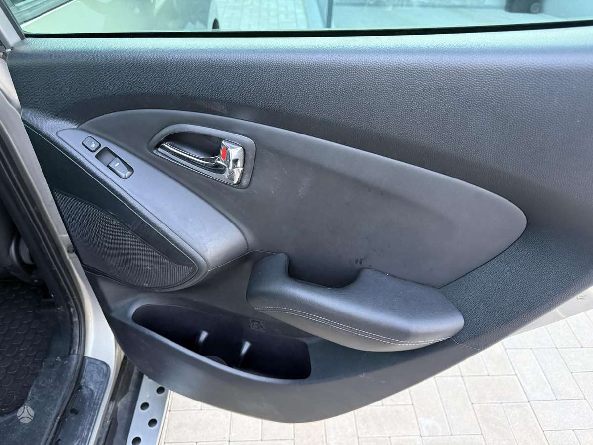 Hyundai ix35 2011 — photo 22