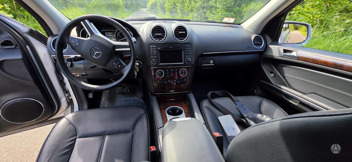 Mercedes-Benz GL450 2010 — photo 7