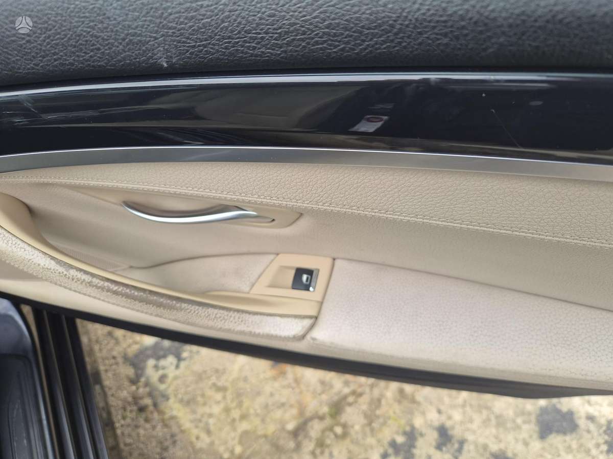 BMW 520 2011 — photo 17