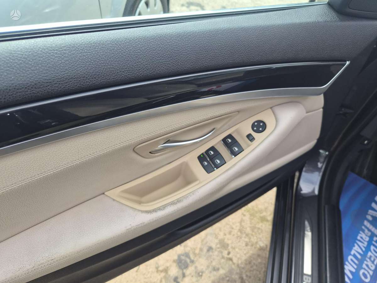 BMW 520 2011 — photo 18
