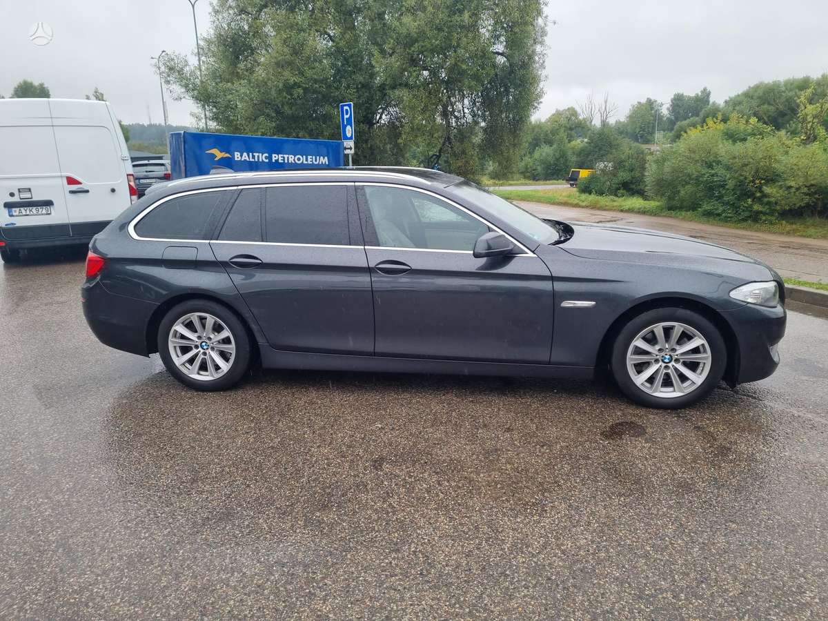 BMW 520 2011 — photo 8
