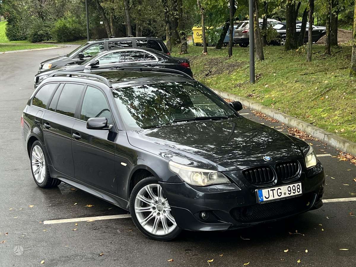 BMW 530 2006 — rear view