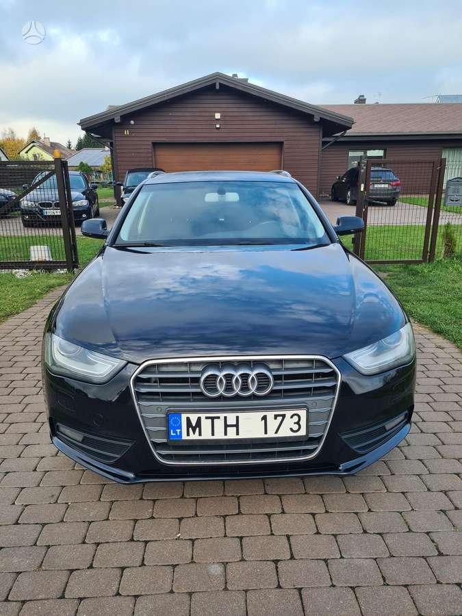 Audi A4 2013 — салон