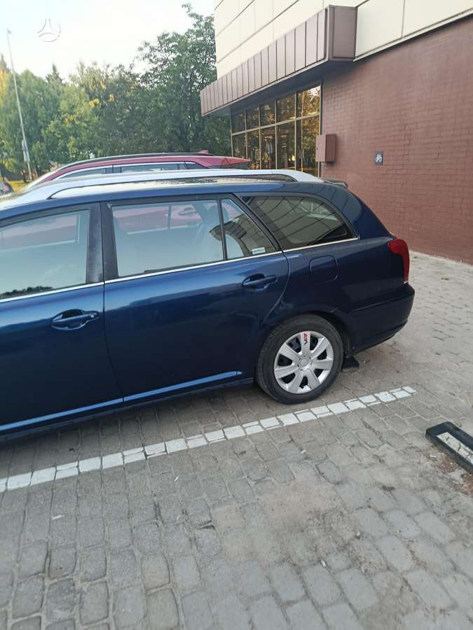 Toyota Avensis 2004 — двигун 1995 cm³, 116 HP (85kW)