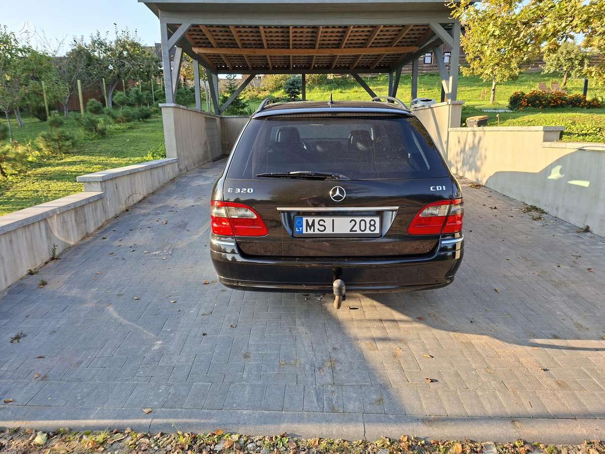 Mercedes-Benz E320 2007 — салон