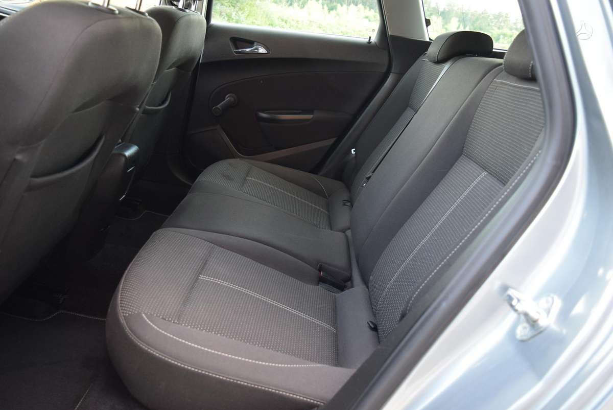 Opel Astra 2013 — photo 10
