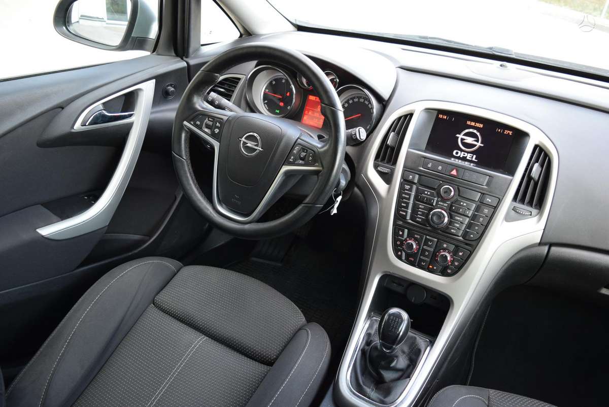 Opel Astra 2013 — photo 13