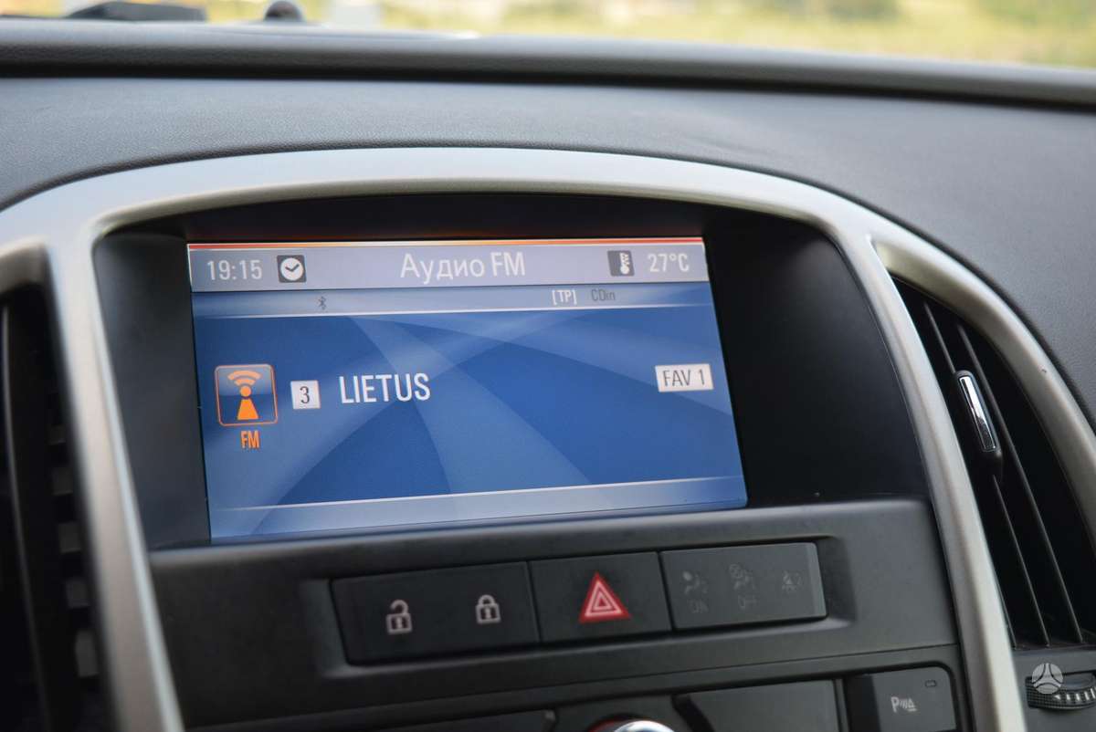 Opel Astra 2013 — photo 16