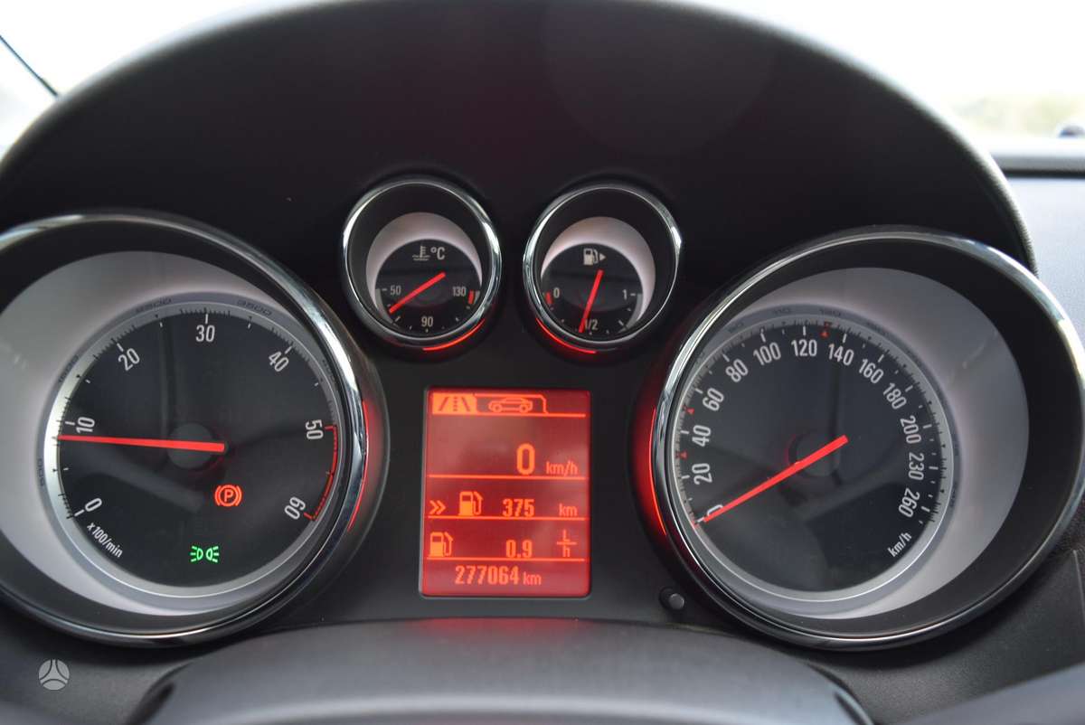 Opel Astra 2013 — photo 18